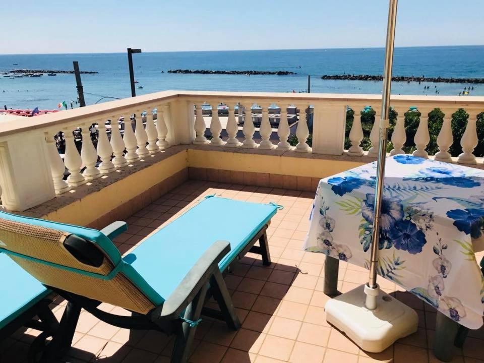 Villino Gregoraci Relais Bed & Breakfast Santa Marinella Exterior foto