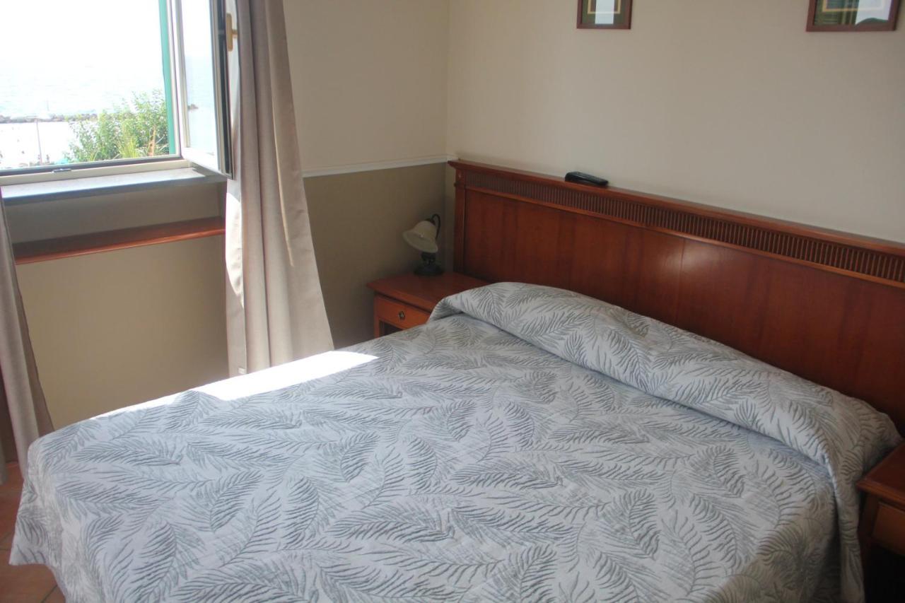 Villino Gregoraci Relais Bed & Breakfast Santa Marinella Exterior foto