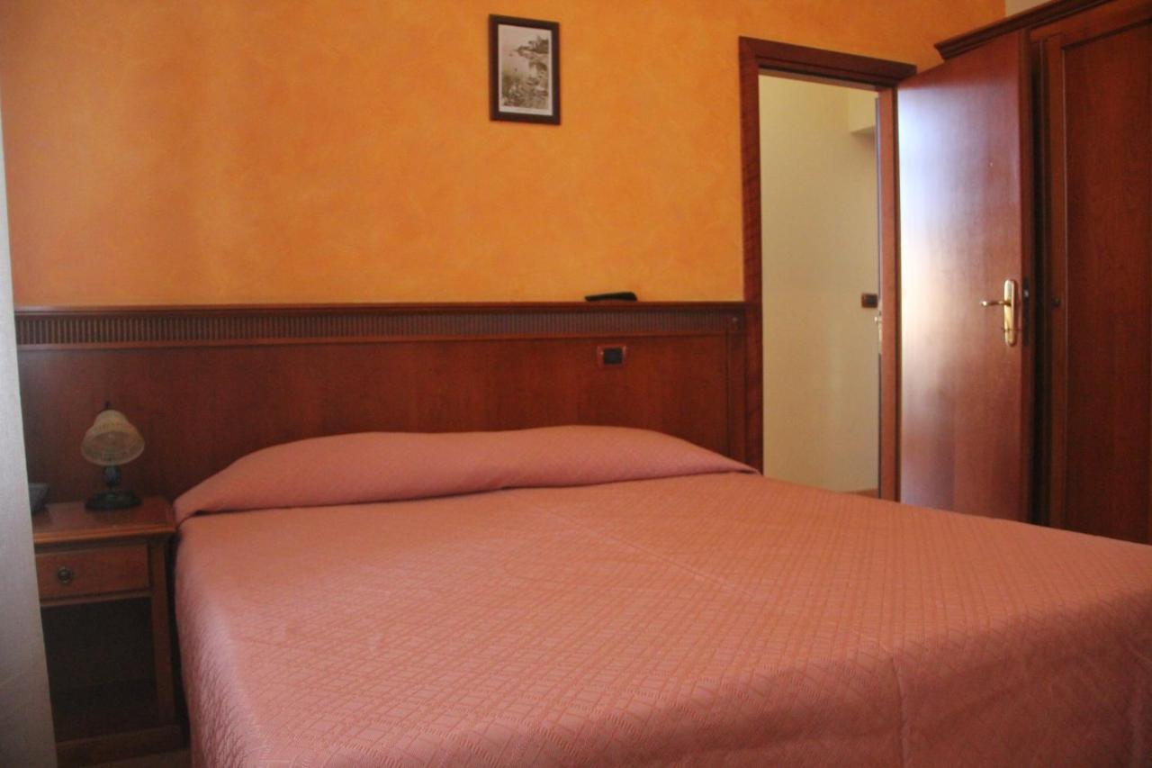 Villino Gregoraci Relais Bed & Breakfast Santa Marinella Exterior foto