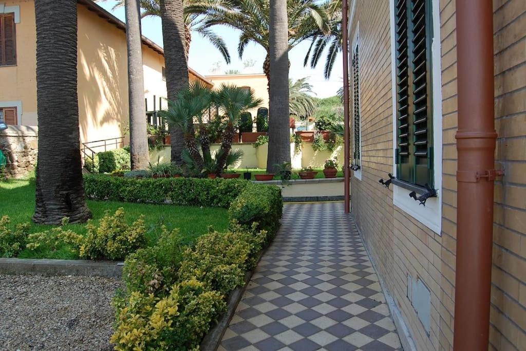 Villino Gregoraci Relais Bed & Breakfast Santa Marinella Exterior foto