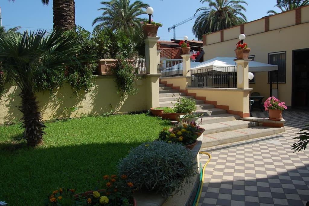 Villino Gregoraci Relais Bed & Breakfast Santa Marinella Exterior foto