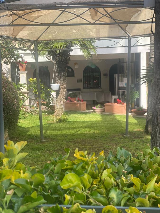 Villino Gregoraci Relais Bed & Breakfast Santa Marinella Exterior foto