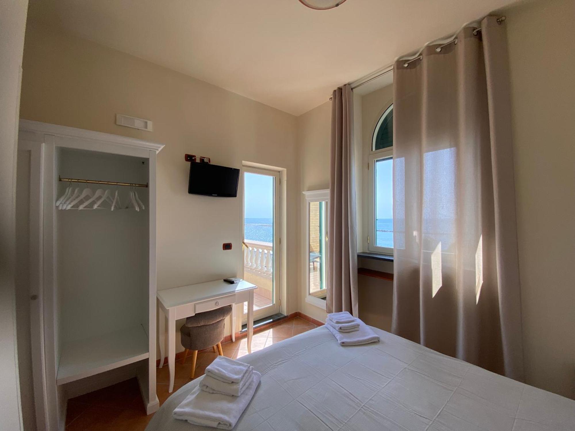 Villino Gregoraci Relais Bed & Breakfast Santa Marinella Exterior foto