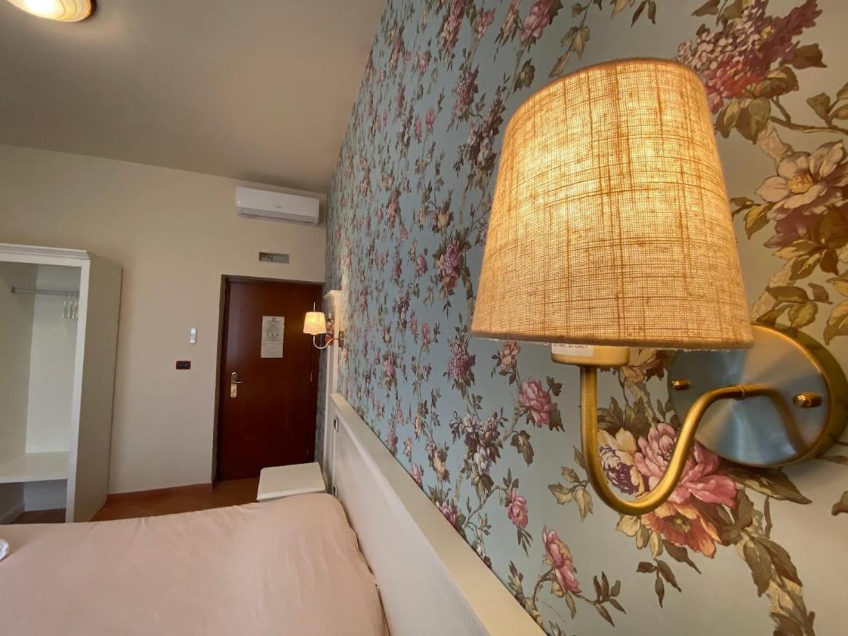 Villino Gregoraci Relais Bed & Breakfast Santa Marinella Exterior foto