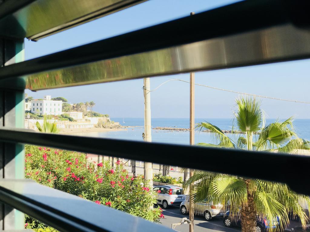Villino Gregoraci Relais Bed & Breakfast Santa Marinella Exterior foto